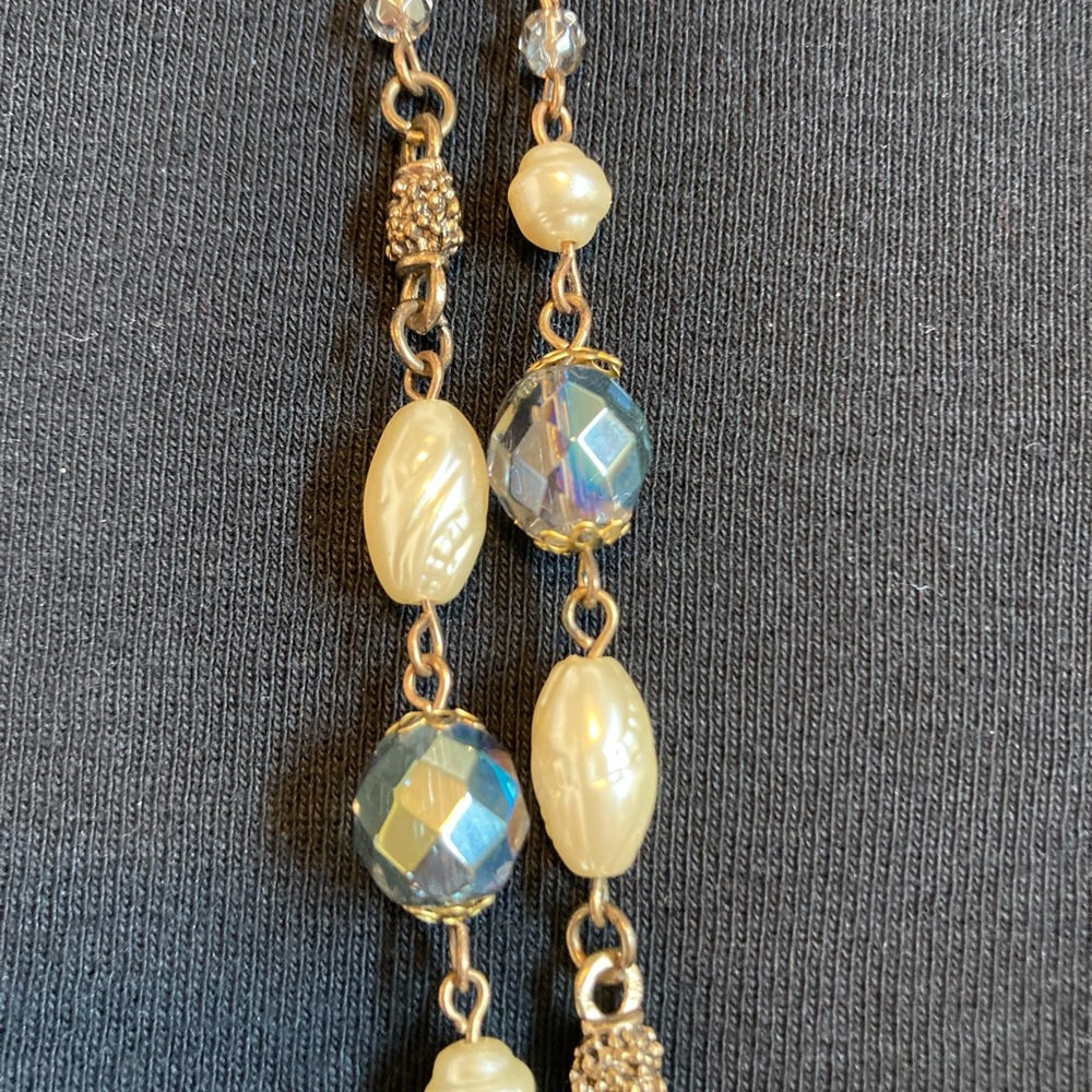 Lovely extra long necklace. Approximately 52” long. Can be doubled. Great cond. - Picture 2 of 8